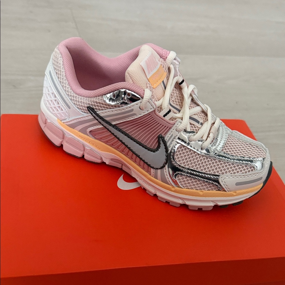 Nike VOMERO 5